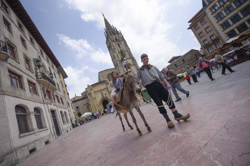 Los puestos tradicionales y los juegos infantiles amenizaron la jornada festiva.