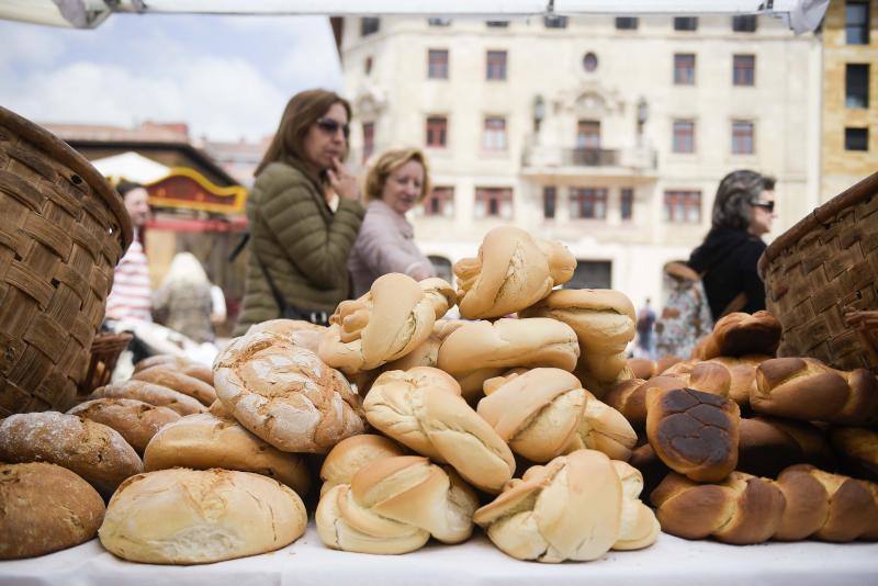 Los puestos tradicionales y los juegos infantiles amenizaron la jornada festiva.