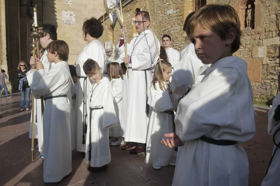 La Cofradía de la Balesquida procesionó la imagen desde la iglesia de San Tirso en Oviedo.