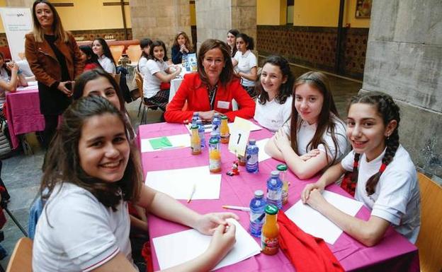 Sesenta alumnas del Codema abren la primera sesión del 'Inspiring Girls' 