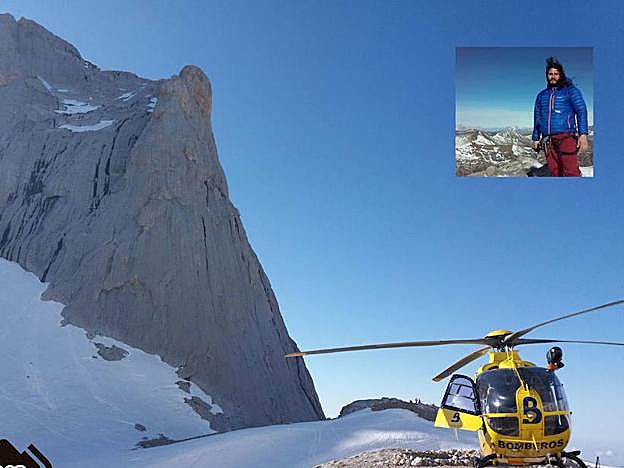 Helicóptero del Servicio de Emergencias durante la operación de rescate del montañero ileso, a los pies del Picu Urriellu 