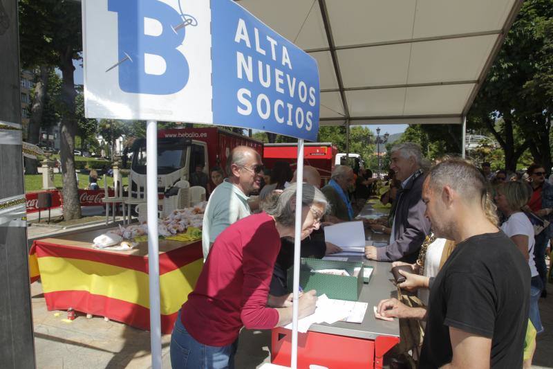 Miles de personas han disfrutado de un Martes de Campo soleado que ha llenado numerosos rincones de Oviedo.