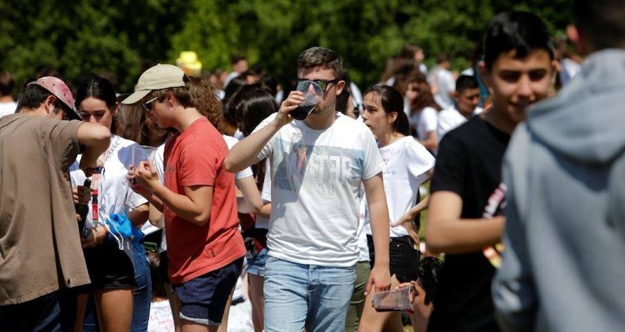 Miles de personas han disfrutado de un Martes de Campo soleado que ha llenado numerosos rincones de Oviedo.