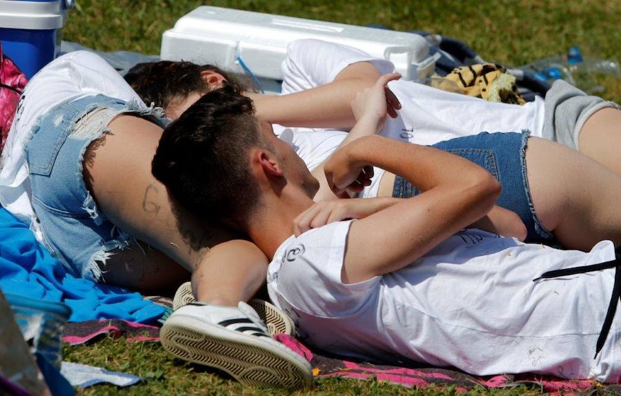 Miles de personas han disfrutado de un Martes de Campo soleado que ha llenado numerosos rincones de Oviedo.