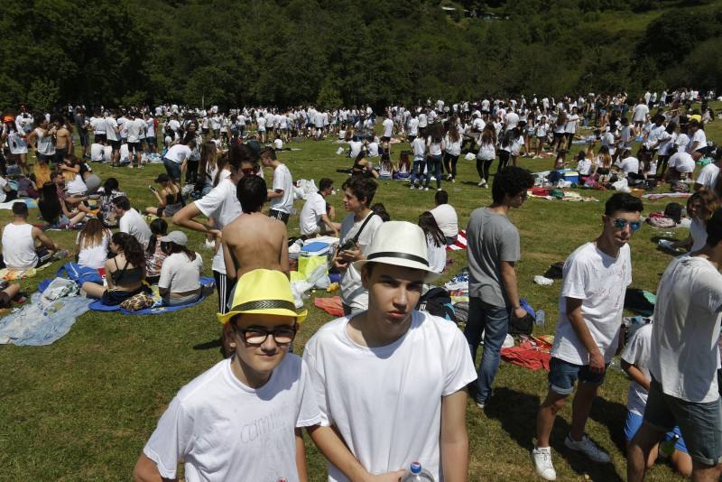 Miles de personas han disfrutado de un Martes de Campo soleado que ha llenado numerosos rincones de Oviedo.