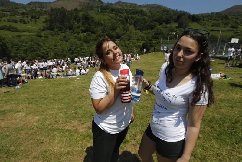 Miles de personas han disfrutado de un Martes de Campo soleado que ha llenado numerosos rincones de Oviedo.