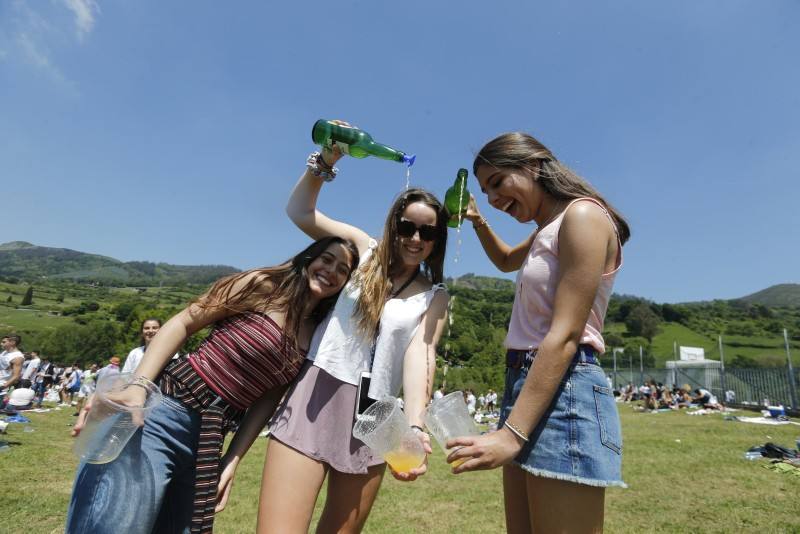 Miles de personas han disfrutado de un Martes de Campo soleado que ha llenado numerosos rincones de Oviedo.