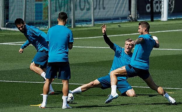 Los futbolistas del Real Madrid, preparando la final en Valdebebas. 