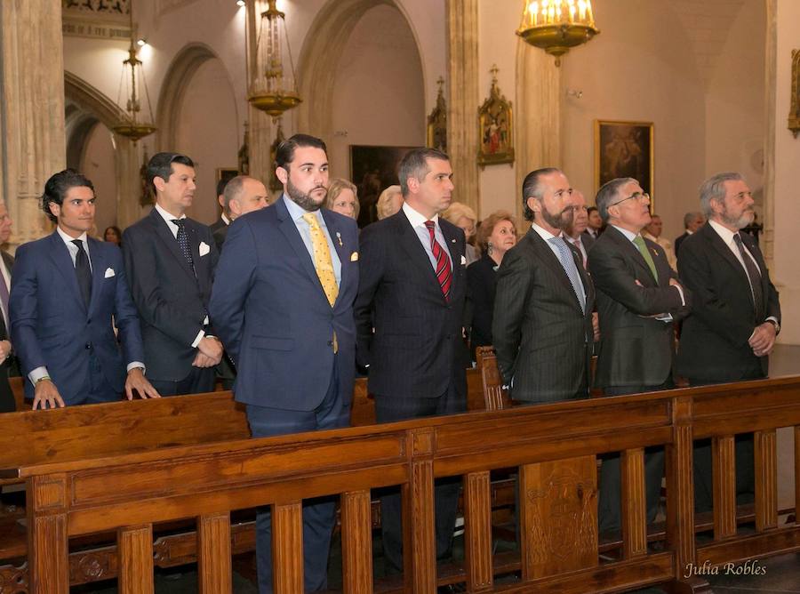 El actor gijonés Arturo Fernández y la embajadora de Polonia en España, Marzenna Adamczyk, han sido distinguidos por el Cuerpo de la Nobleza del Principado, que ha concedido su Medalla de Honor de Oro al embajador de Japón en España. La Medalla de Honor de Plata ha sido concedida a la secretaria ejecutiva y directora del despacho de la Embajada de los Emiratos Árabes en España, Hanan Attar.