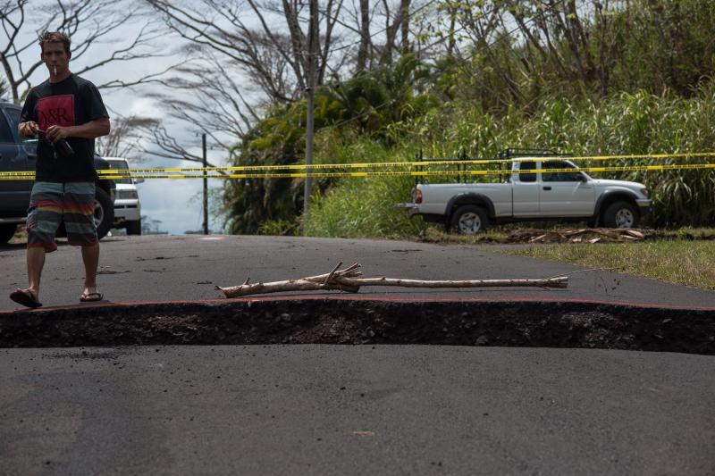 Un nuevo flujo de lava se dirige hacia una planta geotérmica tras destruir uno de sus almacenes
