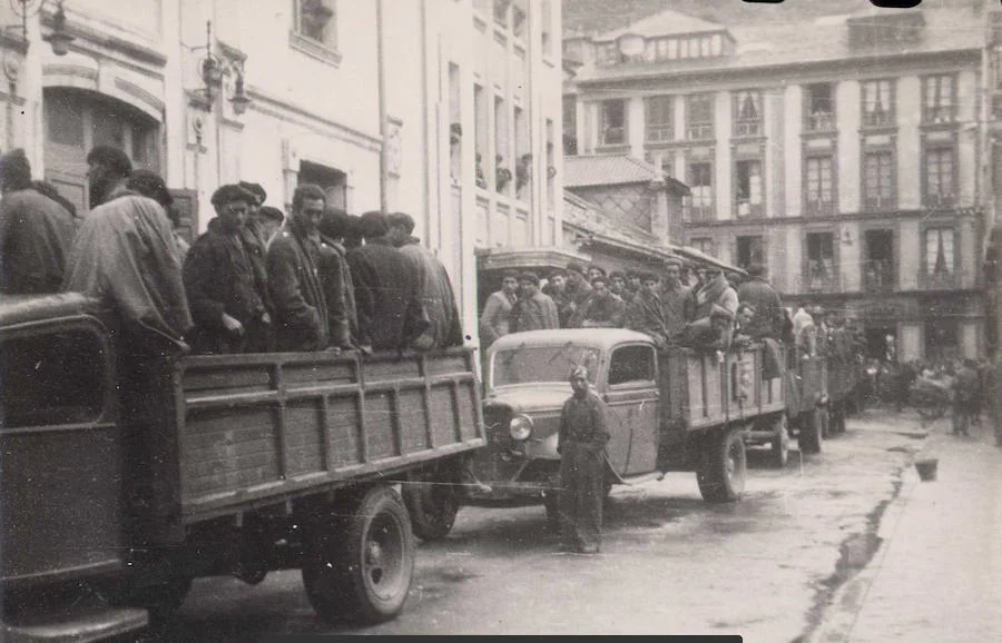 La Biblioteca Nacional de España continúa digitalizando su archivo fotográfico de la Guerra Civil: de las más de 44 000 imágenes que ilustran la narrativa bélica de ambos bandos de la contienda, 11 000 acaban de hacerse públicas. De ellas, muchas son asturianas. El cuartel de Simancas de Gijón tras el asedio, los combates en las trincheras de Oviedo o escenas de la vida cotidiana durante el conflicto son parte de los contenidos. 