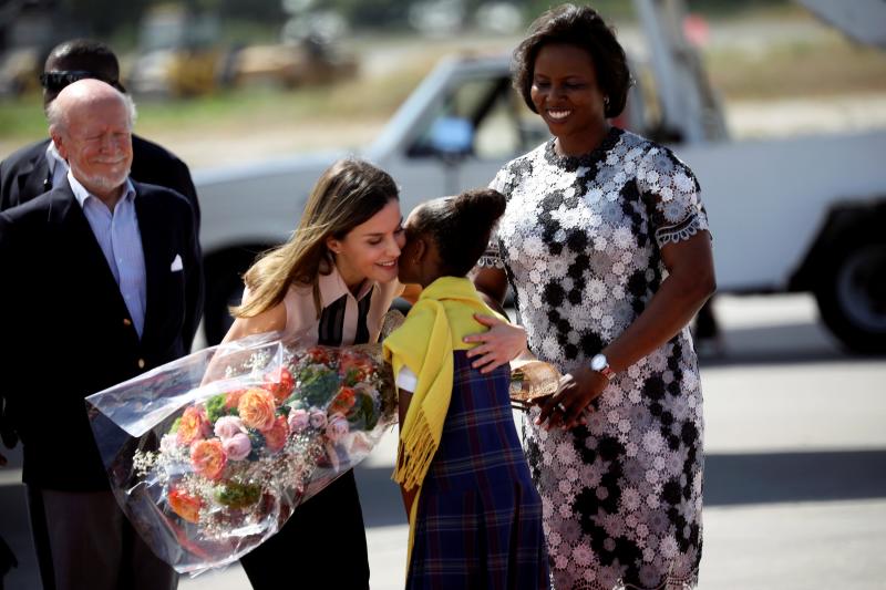 Doña Letizia cerró este martes su visita al país, antes de volar a Haití, con la visita a dos proyectos de cooperación que reafirmaron su compromiso con el fortalecimiento del papel de la mujer y su progreso económico y social