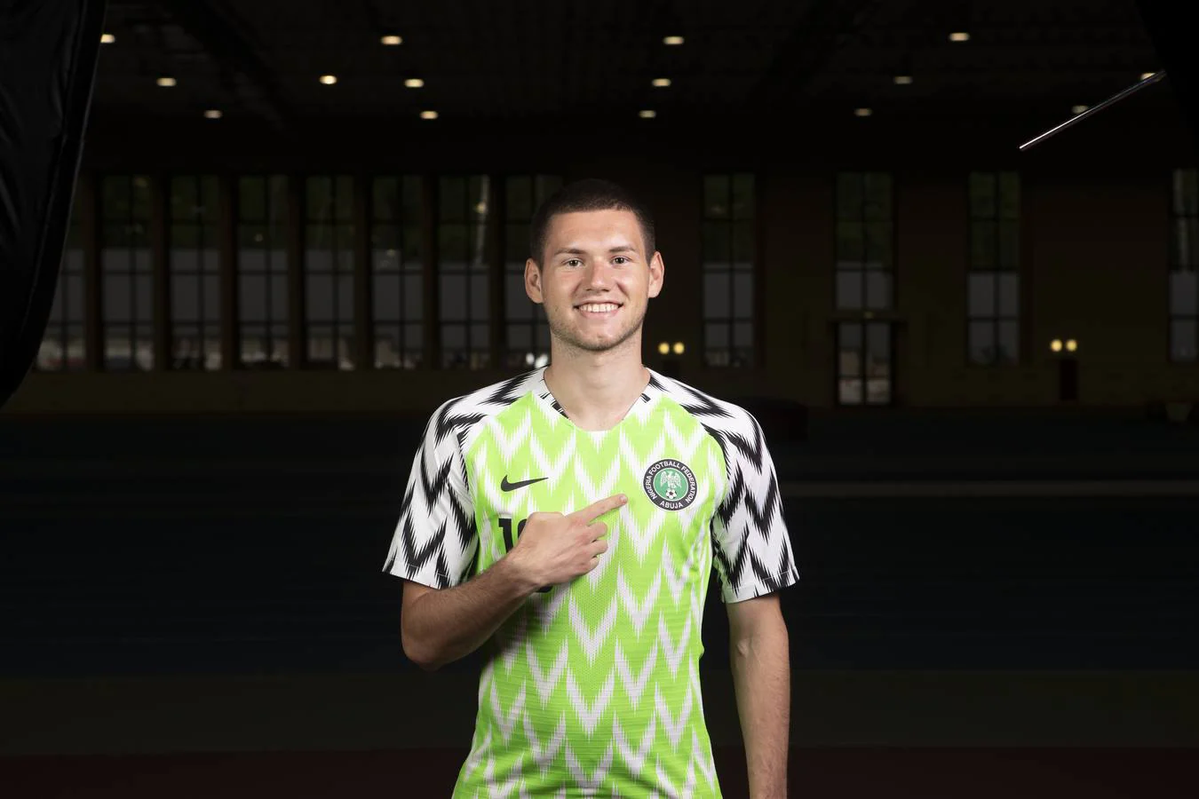 El centrocampista Alexender Tashaev, con la camiseta de Nigeria.