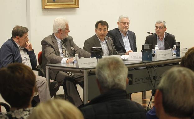 Imagen. Chema Fernández, Luis Rubio, Ángel M. González, Marco Menéndez y Marcelino Gutiérrez. 