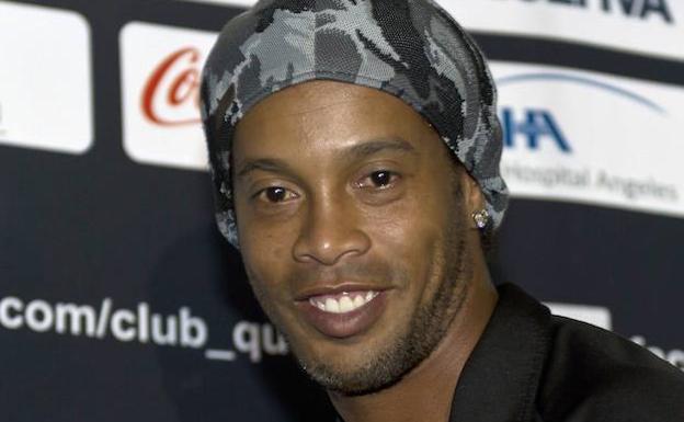 Ronaldinho se casará con dos mujeres en agosto