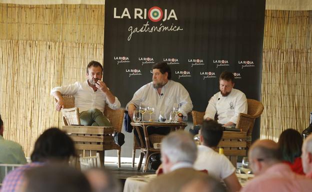 De izquierda a derecha, Nacho Manzano, Mikel Zeberio y Ramón Piñeiro, durante su charla.