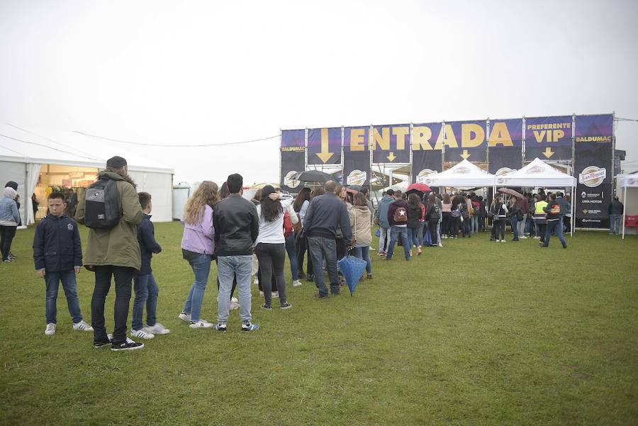 La lluvia complica la primera jornada de la cita en La Morgal