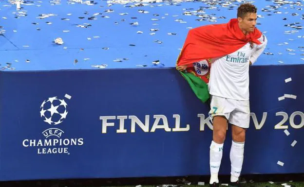 Cristiano Ronaldo, tras la entrega del trofeo.