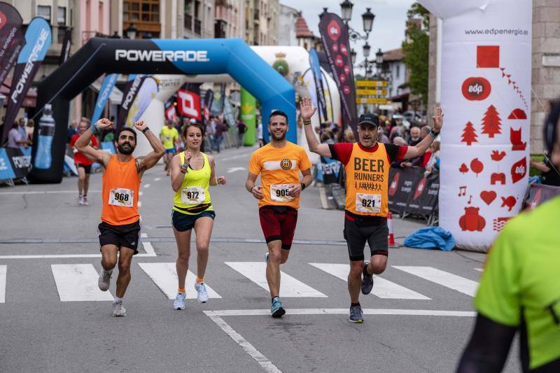 El leonés Sergio Sánchez pulveriza el récord de la media de Cangas de Onís, en el que la gallega Paula Mayobre también superó la mejor marca que ella misma ostentaba.