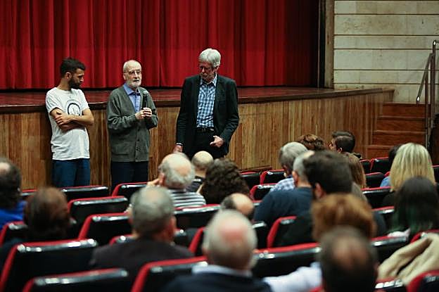 Estreno de 'Avilés de Cine' de Fran Vaquero en la Casa de Cultura. 
