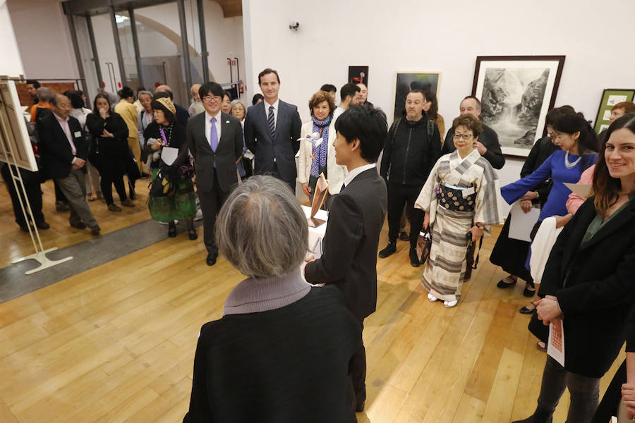 El Antiguo Instituto acoge una exposición de artistas japoneses, 'Japón. Línea y color', organizada con motivo de los 150 años del establecimiento de las relaciones diplomáticas entre Japón y España. Con motivo de esta efeméride se han organizado una serie de actividades que se desarrollarán hasta el 10 de junio.