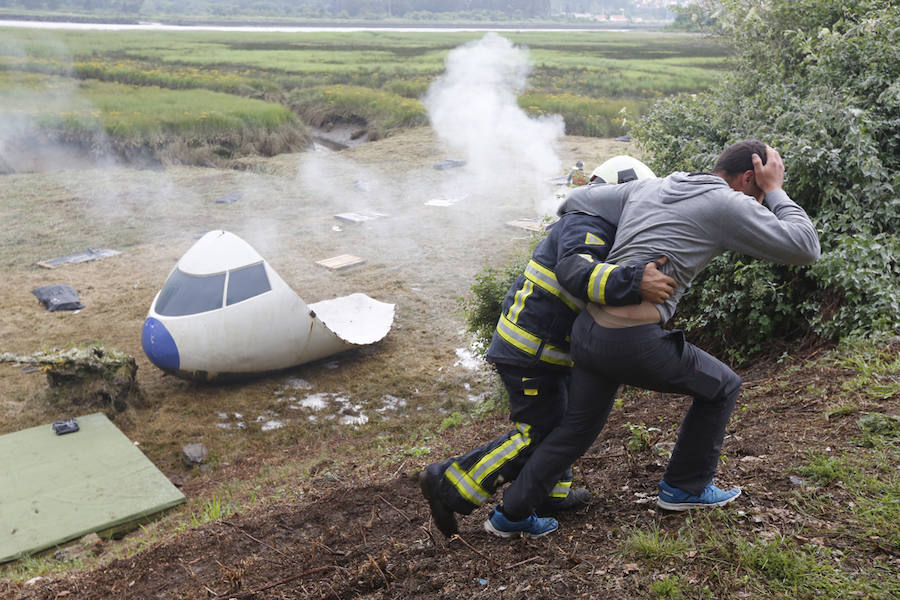 250 efectivos de diversos organismos y administraciones pusieron a prueba su capacidad de respuesta ante grandes emergencias como un accidente de avión o una oleada de incendios