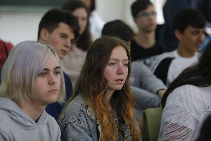 El presidente del Tribunal Superior de Justicia de Asturias, Ignacio Vidau, y la Fiscal Superior del Principado, Esther Fernández, han participado en el X Foro Comunicación y Escuela, organizado por el Instituto Elisa y Luis Villamil de Vegadeo