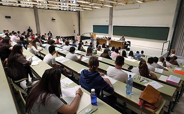 La matrícula de la EBAU cuesta en Asturias 130 euros, la segunda más cara de todo el país