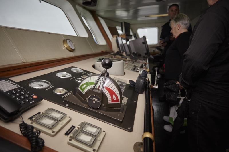 El buque Petrel I, del Servicio de Vigilancia Aduanera recala en Avilés con motivo de la concesión del premio Llámpara Natural de la Cofradía de la Buena Mesa de la Mar