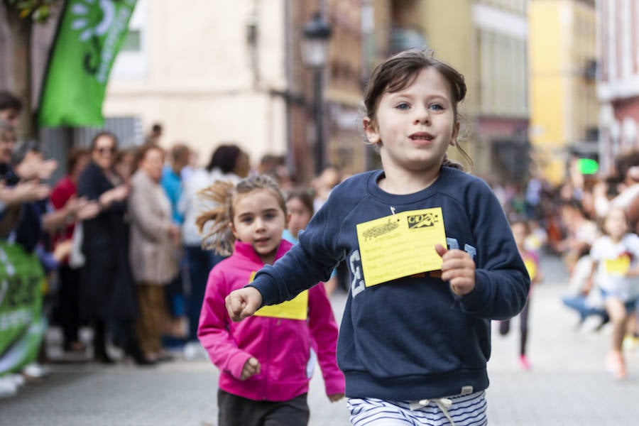 Los pequeños recorrieron la localidad acompañados de personas con discapacidad, que fueron un ejemplo de superación.