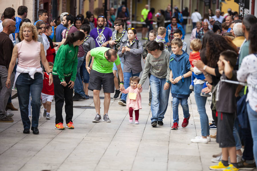 Los pequeños recorrieron la localidad acompañados de personas con discapacidad, que fueron un ejemplo de superación.