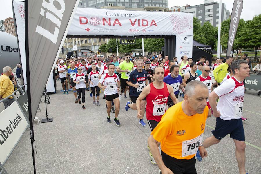 850 personas se sumaron a esta inciativa solidaria organizada por el Centro Comunitario de Sangre y Tejidos de Asturias, con el patrocinio de la Fundación EdP y la colaboración del Ayuntamiento de Gijón, la Dirección General de Deportes y EL COMERCIO