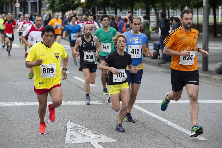 850 personas se sumaron a esta inciativa solidaria organizada por el Centro Comunitario de Sangre y Tejidos de Asturias, con el patrocinio de la Fundación EdP y la colaboración del Ayuntamiento de Gijón, la Dirección General de Deportes y EL COMERCIO