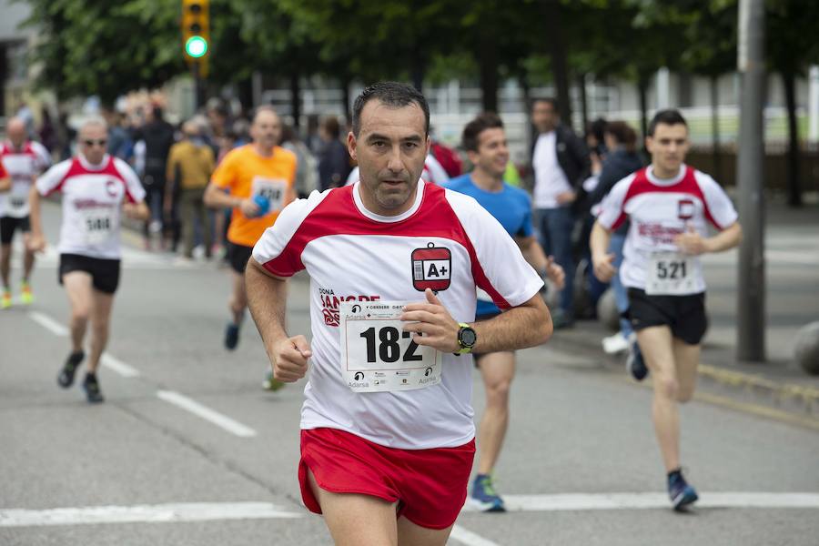 850 personas se sumaron a esta inciativa solidaria organizada por el Centro Comunitario de Sangre y Tejidos de Asturias, con el patrocinio de la Fundación EdP y la colaboración del Ayuntamiento de Gijón, la Dirección General de Deportes y EL COMERCIO