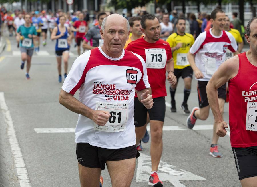 850 personas se sumaron a esta inciativa solidaria organizada por el Centro Comunitario de Sangre y Tejidos de Asturias, con el patrocinio de la Fundación EdP y la colaboración del Ayuntamiento de Gijón, la Dirección General de Deportes y EL COMERCIO