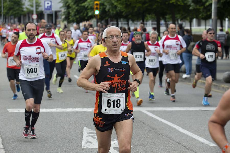 850 personas se sumaron a esta inciativa solidaria organizada por el Centro Comunitario de Sangre y Tejidos de Asturias, con el patrocinio de la Fundación EdP y la colaboración del Ayuntamiento de Gijón, la Dirección General de Deportes y EL COMERCIO