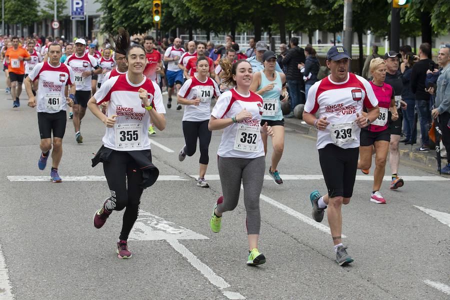 850 personas se sumaron a esta inciativa solidaria organizada por el Centro Comunitario de Sangre y Tejidos de Asturias, con el patrocinio de la Fundación EdP y la colaboración del Ayuntamiento de Gijón, la Dirección General de Deportes y EL COMERCIO