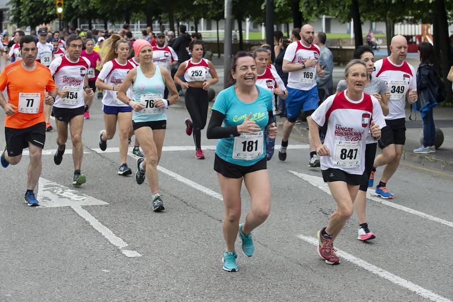 850 personas se sumaron a esta inciativa solidaria organizada por el Centro Comunitario de Sangre y Tejidos de Asturias, con el patrocinio de la Fundación EdP y la colaboración del Ayuntamiento de Gijón, la Dirección General de Deportes y EL COMERCIO