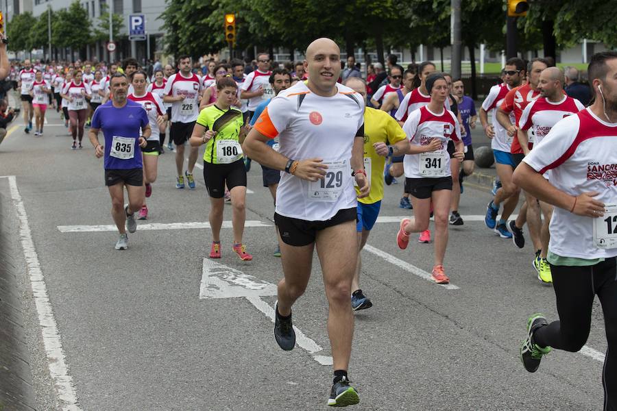 850 personas se sumaron a esta inciativa solidaria organizada por el Centro Comunitario de Sangre y Tejidos de Asturias, con el patrocinio de la Fundación EdP y la colaboración del Ayuntamiento de Gijón, la Dirección General de Deportes y EL COMERCIO