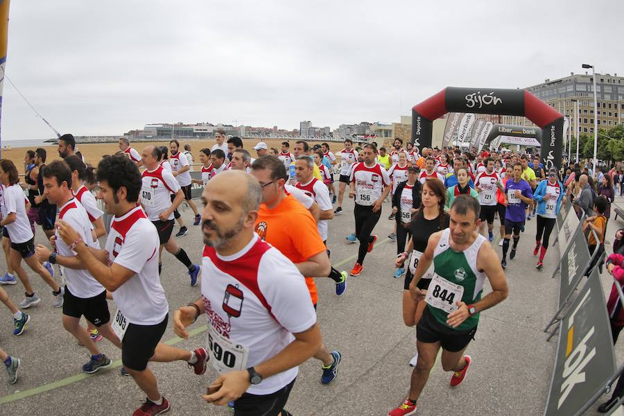 850 personas se sumaron a esta inciativa solidaria organizada por el Centro Comunitario de Sangre y Tejidos de Asturias, con el patrocinio de la Fundación EdP y la colaboración del Ayuntamiento de Gijón, la Dirección General de Deportes y EL COMERCIO