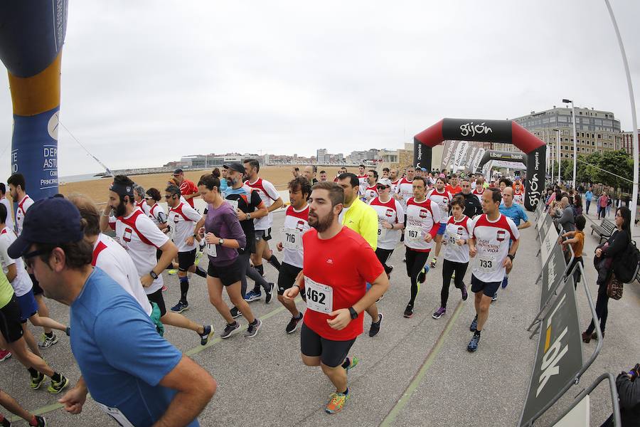 850 personas se sumaron a esta inciativa solidaria organizada por el Centro Comunitario de Sangre y Tejidos de Asturias, con el patrocinio de la Fundación EdP y la colaboración del Ayuntamiento de Gijón, la Dirección General de Deportes y EL COMERCIO