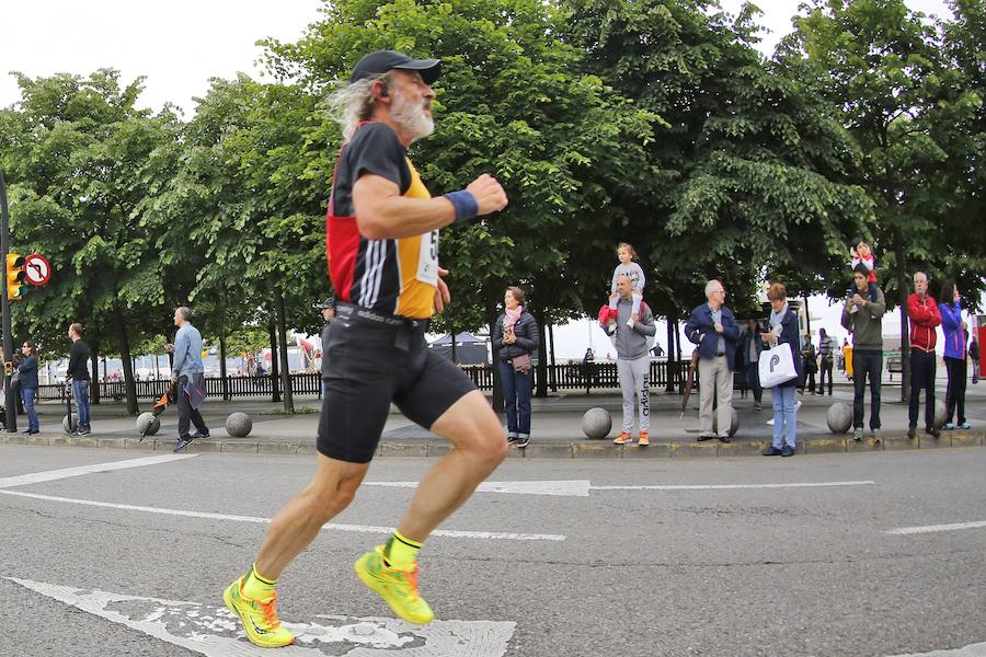 850 personas se sumaron a esta inciativa solidaria organizada por el Centro Comunitario de Sangre y Tejidos de Asturias, con el patrocinio de la Fundación EdP y la colaboración del Ayuntamiento de Gijón, la Dirección General de Deportes y EL COMERCIO