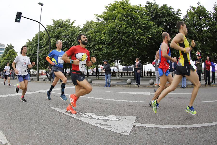 850 personas se sumaron a esta inciativa solidaria organizada por el Centro Comunitario de Sangre y Tejidos de Asturias, con el patrocinio de la Fundación EdP y la colaboración del Ayuntamiento de Gijón, la Dirección General de Deportes y EL COMERCIO