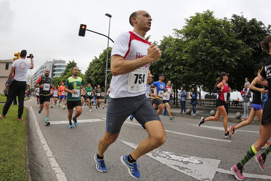 850 personas se sumaron a esta inciativa solidaria organizada por el Centro Comunitario de Sangre y Tejidos de Asturias, con el patrocinio de la Fundación EdP y la colaboración del Ayuntamiento de Gijón, la Dirección General de Deportes y EL COMERCIO