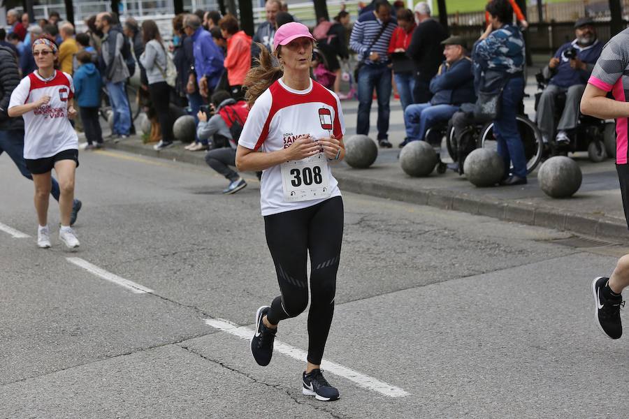 850 personas se sumaron a esta inciativa solidaria organizada por el Centro Comunitario de Sangre y Tejidos de Asturias, con el patrocinio de la Fundación EdP y la colaboración del Ayuntamiento de Gijón, la Dirección General de Deportes y EL COMERCIO