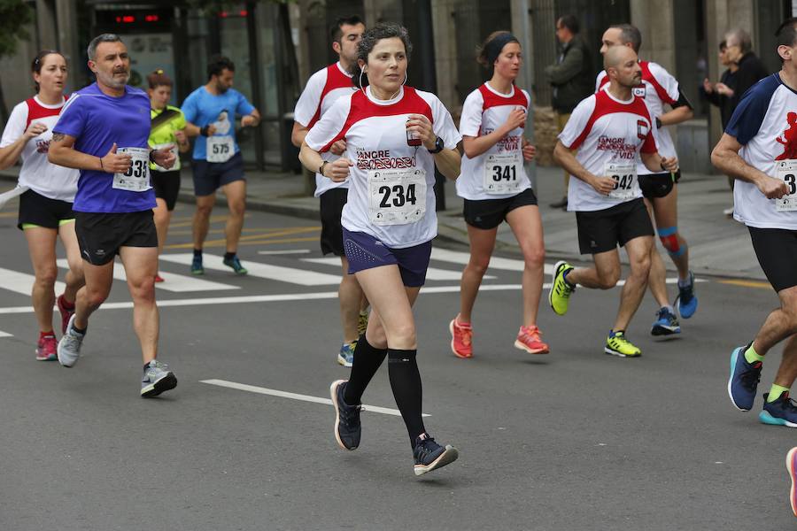 850 personas se sumaron a esta inciativa solidaria organizada por el Centro Comunitario de Sangre y Tejidos de Asturias, con el patrocinio de la Fundación EdP y la colaboración del Ayuntamiento de Gijón, la Dirección General de Deportes y EL COMERCIO