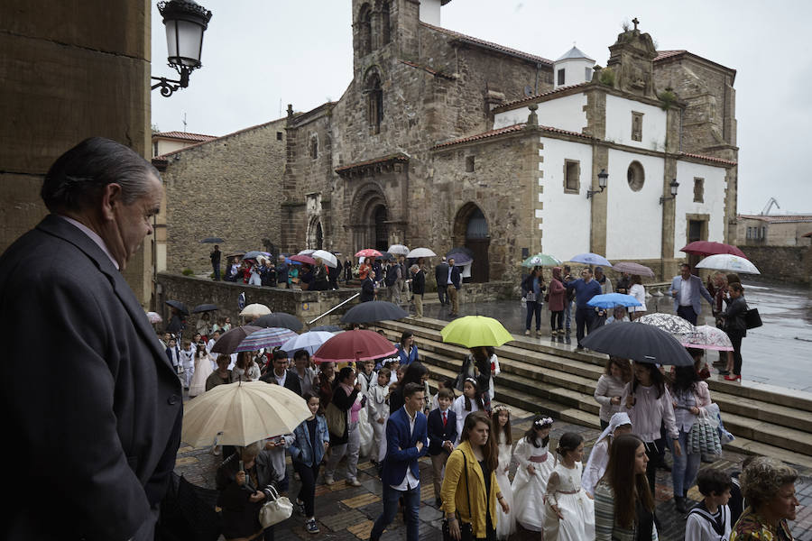 La fina lluvia obligó a recortar el recorrido por las calles del centro de la ciudad