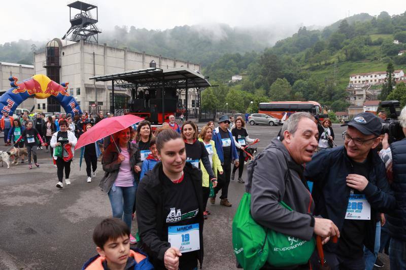 Gran éxito de la marcha popular entre los museos MUMI y Pozo Sotón a través del paseo fluvial.