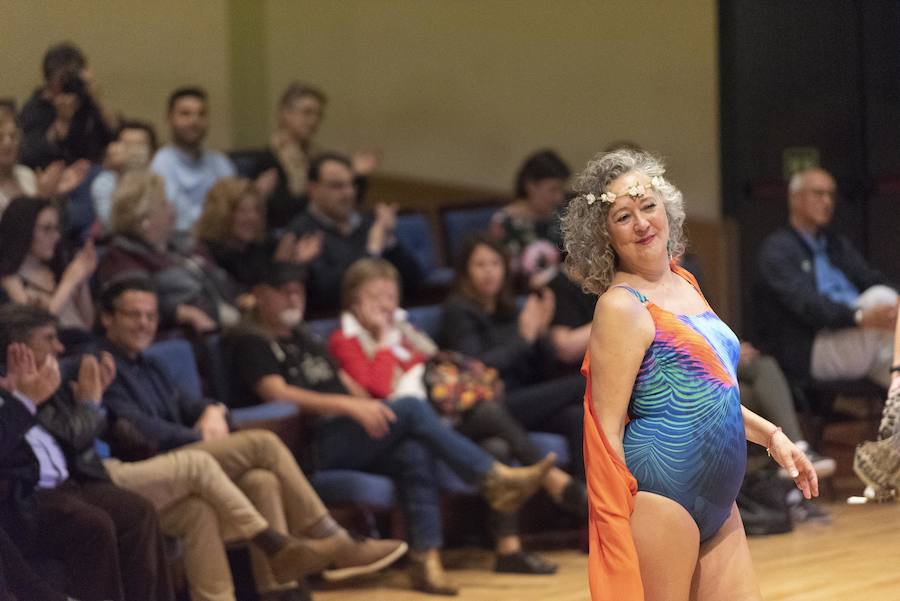 Lucieron en ropa de baño ante un público que llenó en Auditorio y que aplaudió el desparpajo de las improvisadas modelos