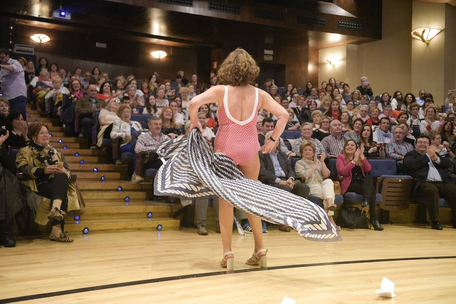 Lucieron en ropa de baño ante un público que llenó en Auditorio y que aplaudió el desparpajo de las improvisadas modelos